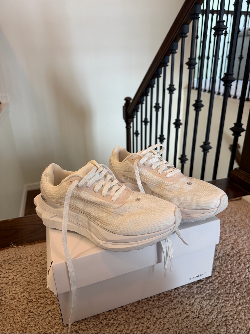 ALO Runner Women’s 7.5